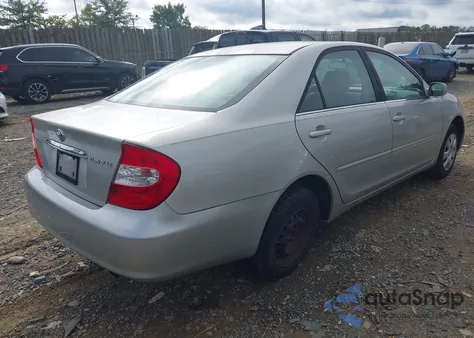 2004 Toyota Camry Le z USA, uszkodzony, nr VIN 4T1BE30K64U935692